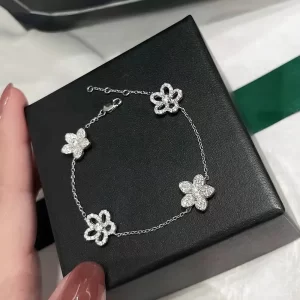 Fashion Exquisite Butterfly Flowers Charm Bracelet for Women Luxury Shiny Zircon Camellia Jewelry Gift